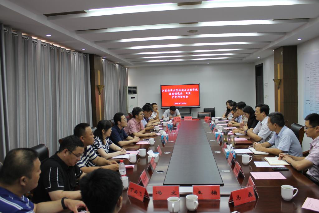 科研团队一行驱车前往赣榆区海头镇,海头镇党委书记顾绍波,镇长董淑省