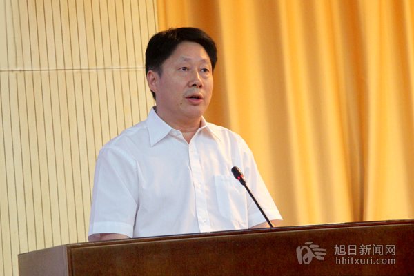 书记史顺良主持会议副校长李梅英作《财务工作报告》邹锦术,徐启华,陈