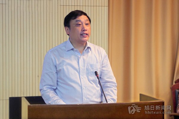 书记史顺良主持会议副校长李梅英作《财务工作报告》邹锦术,徐启华,陈