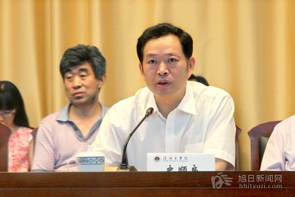 书记史顺良主持会议副校长李梅英作《财务工作报告》邹锦术,徐启华,陈