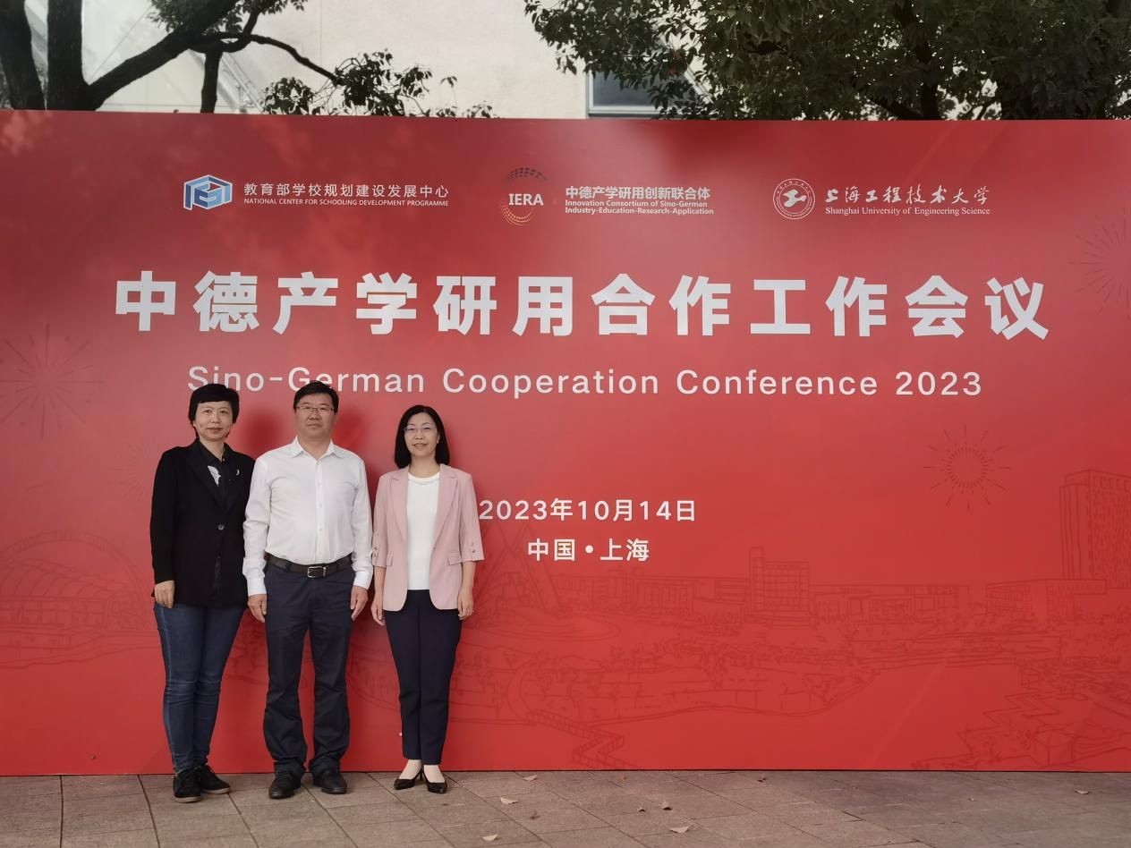 fe1d7d3c3b56262a67d3517a18eeceb