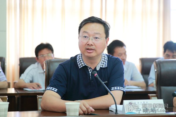 党委副书记、副院长宁晓明主持会议